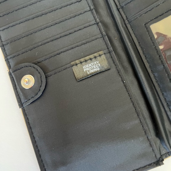 NEW TAHARI SLIM CLUTCH TWO -FOLD WALLET CASE ORGANIZER RFID PROTECTION - Picture 6 of 7